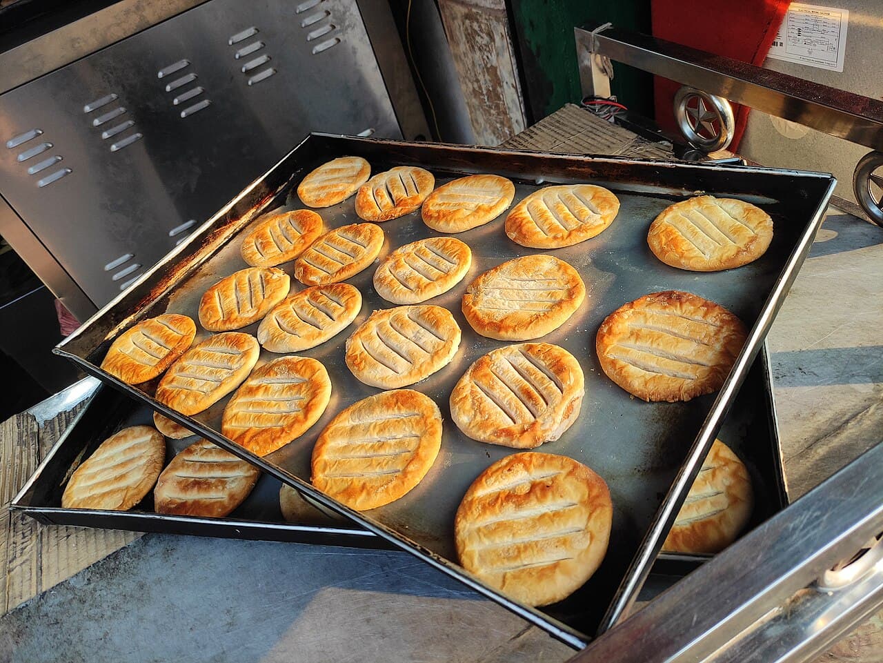 Round bakarkhani flatbreads